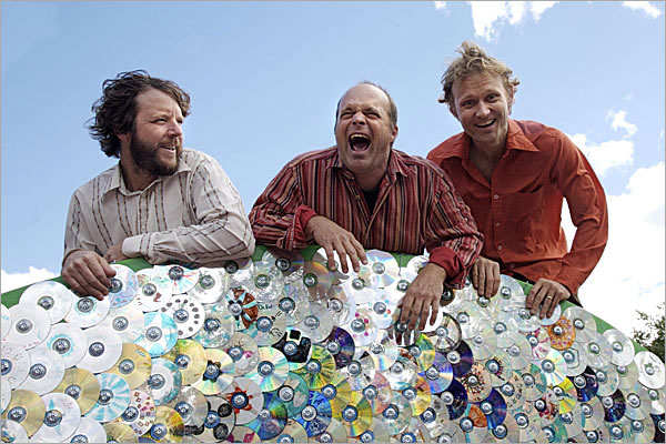 mmw Medeski, Martin And Wood // Whatever Happen To Gus